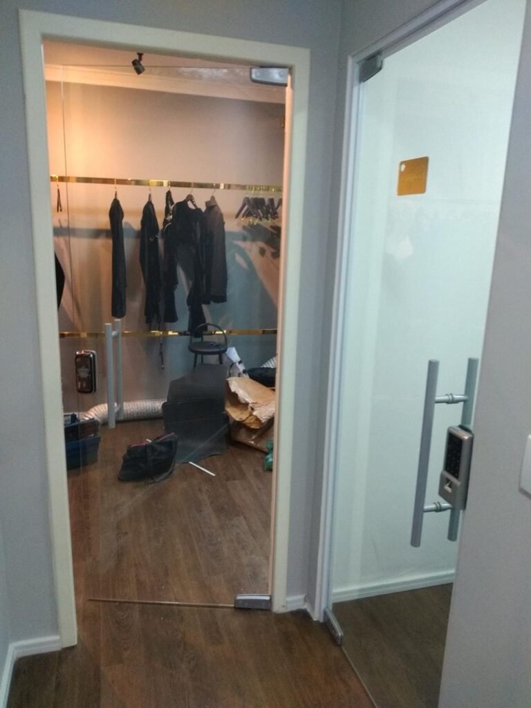 Corrimão e guarda-corpo em vidro para escada interna — IGA Vidros São Paulo