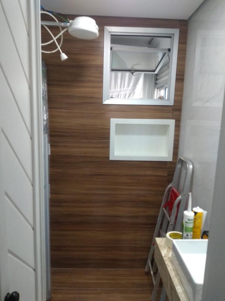 Cobertura de vidro sobre pérgola em residência — IGA Vidros São Paulo