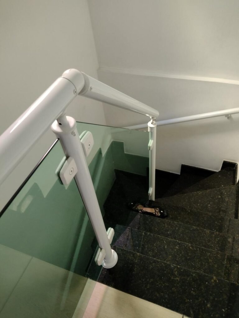 Guarda-corpo de sacada residencial em vidro — IGA Vidros São Paulo
