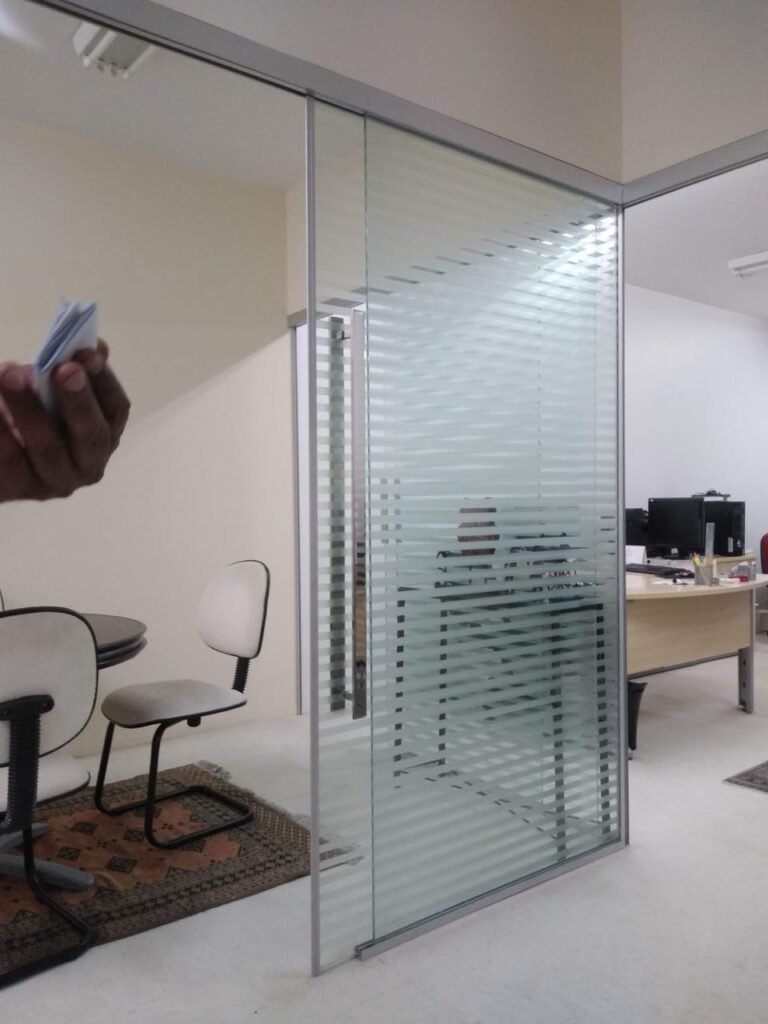 Box de vidro com perfil bronze sob medida — IGA Vidros São Paulo