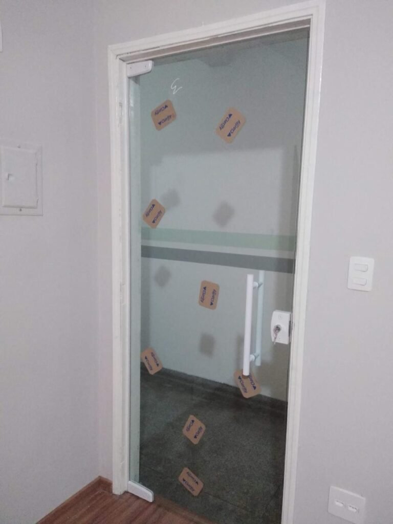 Divisória de vidro para lavanderia e cozinha — IGA Vidros São Paulo